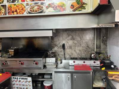 Büyükada Merkezde İşlek Caddede Kiralık 4 Katlı İş Yeri 11