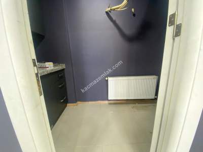 Samandıra Meydanda Camlı Plaza'da Satılık Ofis 10