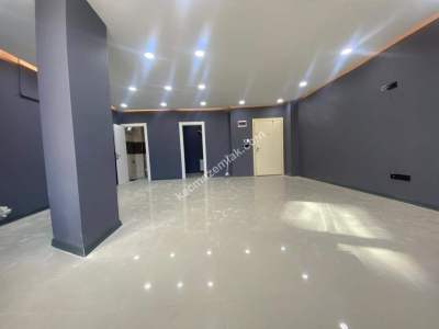 Samandıra Meydanda Camlı Plaza'da Satılık Ofis 3