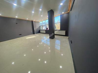 Samandıra Meydanda Camlı Plaza'da Satılık Ofis 7