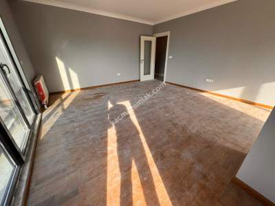 Acıbadem Caddesinde Sıfır Binada 3+1 Satılık Ofis Büro 3