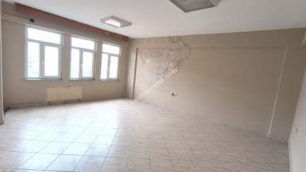 Trabzon Uzun Sokakta Satılık Ofis 24