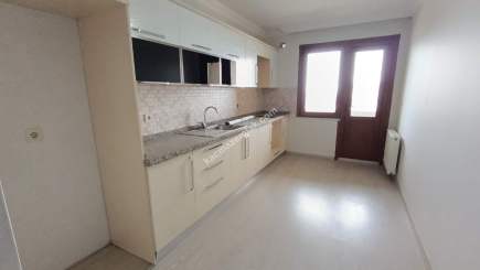 Meydana Yakın Deniz Manzaralı Büro 11