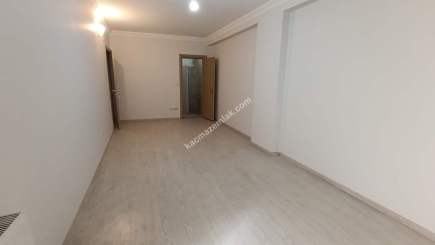 Meydana Yakın Deniz Manzaralı Büro 5