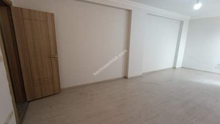 Meydana Yakın Deniz Manzaralı Büro 6