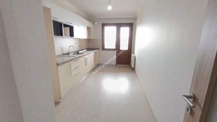 Meydana Yakın Deniz Manzaralı Büro 10