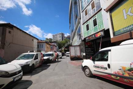 Alibeyköyde Hazır Kurumsal Kiracılı 2.350 M2 Satılık 26