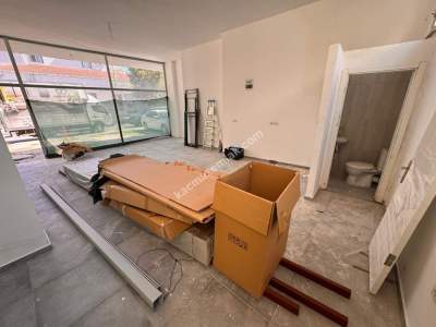 Ümraniye Cadde Üstü Sıfır Binada Depolu Ön Cephe Dükkan 10
