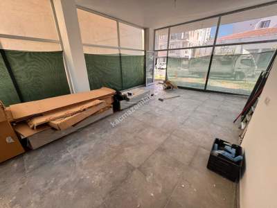 Ümraniye Cadde Üstü Sıfır Binada Depolu Ön Cephe Dükkan 8