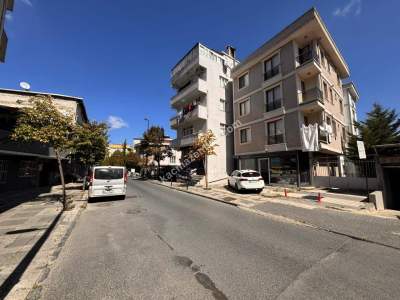 Ümraniye Cadde Üstü Sıfır Binada Depolu Ön Cephe Dükkan 15