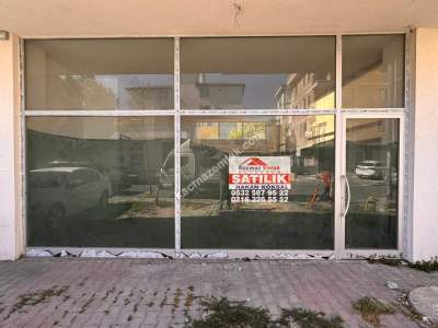 Ümraniye Cadde Üstü Sıfır Binada Depolu Ön Cephe Dükkan 5