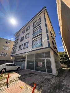 Ümraniye Cadde Üstü Sıfır Binada Depolu Ön Cephe Dükkan 1