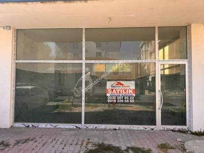 Ümraniye Cadde Üstü Sıfır Binada Depolu Ön Cephe Dükkan 4