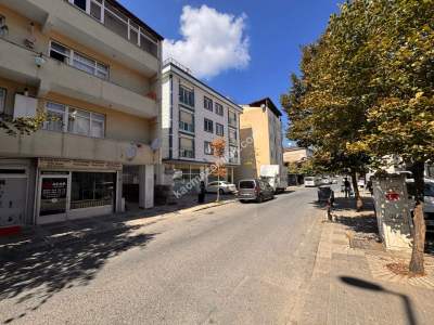 Ümraniye Cadde Üstü Sıfır Binada Depolu Ön Cephe Dükkan 16