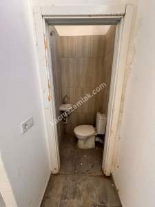 Ümraniye Cadde Üstü Sıfır Binada Depolu Ön Cephe Dükkan 11