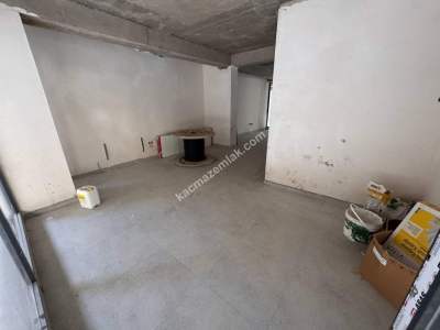 Acıbadem Caddesinde Sıfır Binada 65 M2 Satılık Dükkan 1