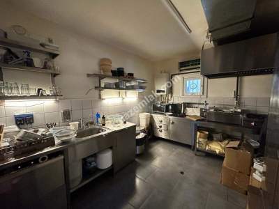 Üsküdar Acıbadem Caddesinde, Yeni Binada Satılık Dükkan 15