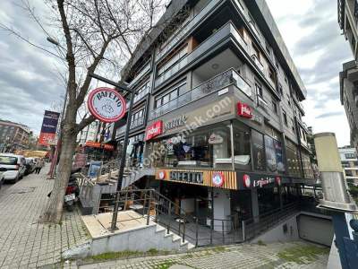 Üsküdar Acıbadem Caddesinde, Yeni Binada Satılık Dükkan