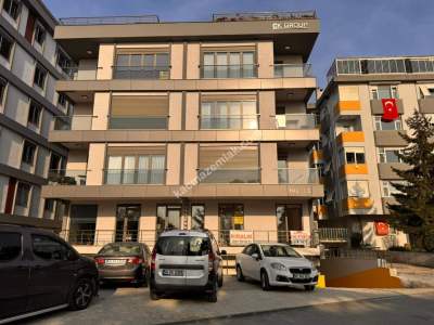 Acıbadem Nişantaşında İşlek Lokasyonda Satılık Dükkan