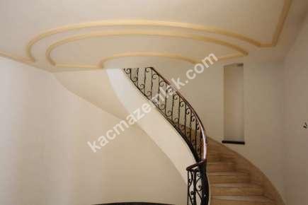 Boğaz Manzaralı, İskeleli, Denize Sıfır 3 Katlı Yalı 23