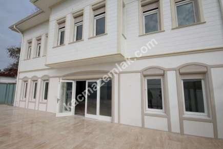 Boğaz Manzaralı, İskeleli, Denize Sıfır 3 Katlı Yalı 3