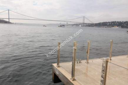 Üsküdar Çengelköy'de İskeleli Boğaz Manzaralı Yalı 13