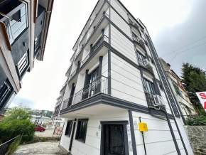 Trabzon 1.Nolu Bostancı Da Satılık Komple Bina