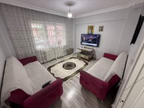 Merkez Mah'Da 1+1 70 M2 Y.giriş İçerisi Yenilenmiş