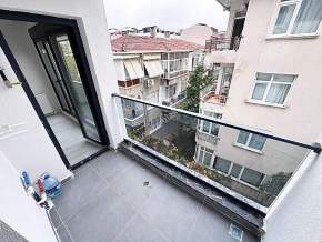 Kılavuzda Sıfır 3.Kat Balkonlu 50 M2 1+1 Daire