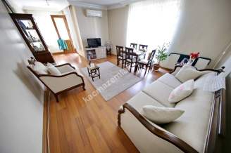 Küçükyalı'Da Geniş Metrekareli Katta Ön 3+1