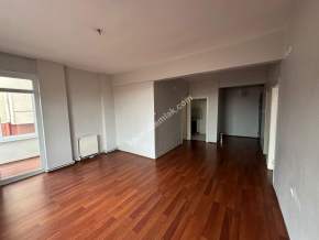 Üsküdar Küçük Çamlıcada, Ara Katta 2+1 Satılık Daire