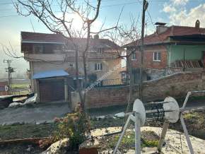 Uşak Eşme Armutlu Köyünde Satılık Köy Evi