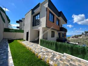 Altınoluk'Da Kapalı Garajlı Bağımsız Satılık Villa
