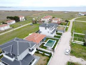 Biga Denizatı Sitesi Denize Sıfır Yüzme Havuzlu Villa