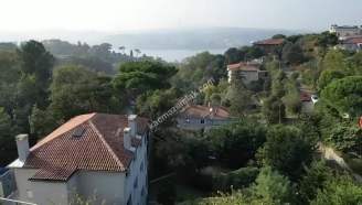 Kanlıca'Da 945M2 Arsa İçinde 450M2 Net 8+1 Vvilla