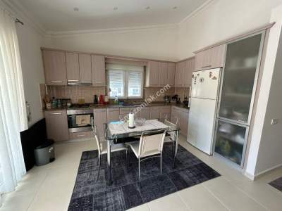 Side 'De Kiralık 2+1 Eşyalı Havuzlu Daire Lüks Sitede 1