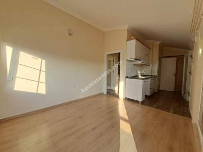 Antalya Güzeloba'da Doğalgazlı 3+1 Kiralık Daire 23