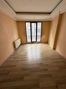 Bağlarbaşı Caddesine 100M 1+1 70 M2 1. Kat Balkonlu 2