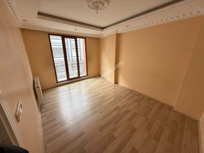 Bağlarbaşı Caddesine 100M 1+1 70 M2 1. Kat Balkonlu 1