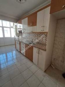 Güngören İnönü Caddesinde Acil Kiralık 3+1 Daire 23