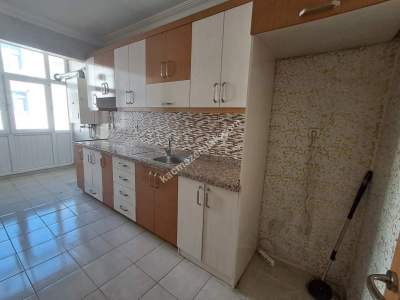 Güngören İnönü Caddesinde Acil Kiralık 3+1 Daire