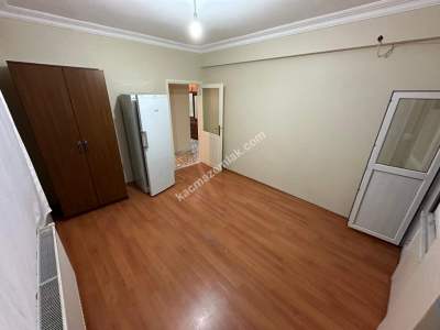 Güngören Merter Sokakta Acil Kiralık 2+1 Daire 12