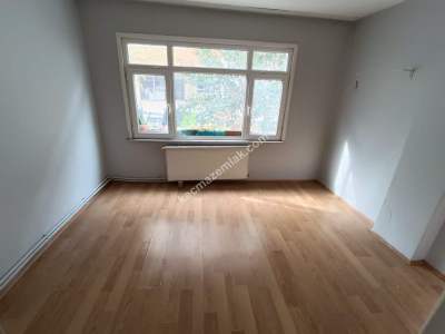 Güngören Merter Sokakta Acil Kiralık 2+1 Daire 24