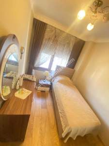 Kadıköy Merdivenköy'de Eşyalı 3+1 Daire 12