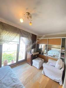 Kadıköy Merdivenköy'de Eşyalı 3+1 Daire 27