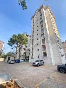 Kadıköy Merdivenköy'de Eşyalı 3+1 Daire 35