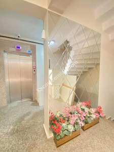 Kadıköy Merdivenköy'de Eşyalı 3+1 Daire 32