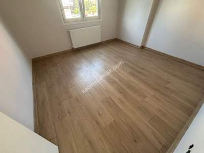 Kartal Yunus Tren İstasyonu Civarı Yeni Bina Katta 2+1 13