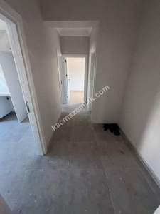 Kartal Yunus Tren İstasyonu Civarı Yeni Bina Katta 2+1 12