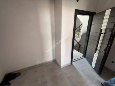 Kartal Yunus Tren İstasyonu Civarı Yeni Bina Katta 2+1 15
